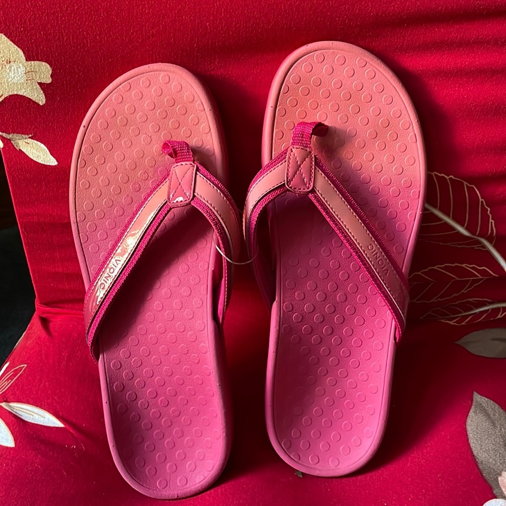Vionic flip flops